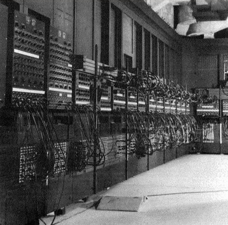 Eniac в каком году он создан. Компьютер ЭНИАК 1946. Первый компьютер ЭНИАК 1946. Первая ЭВМ ЭНИАК 1946 Г. ЭНИАК вычислительная машина.