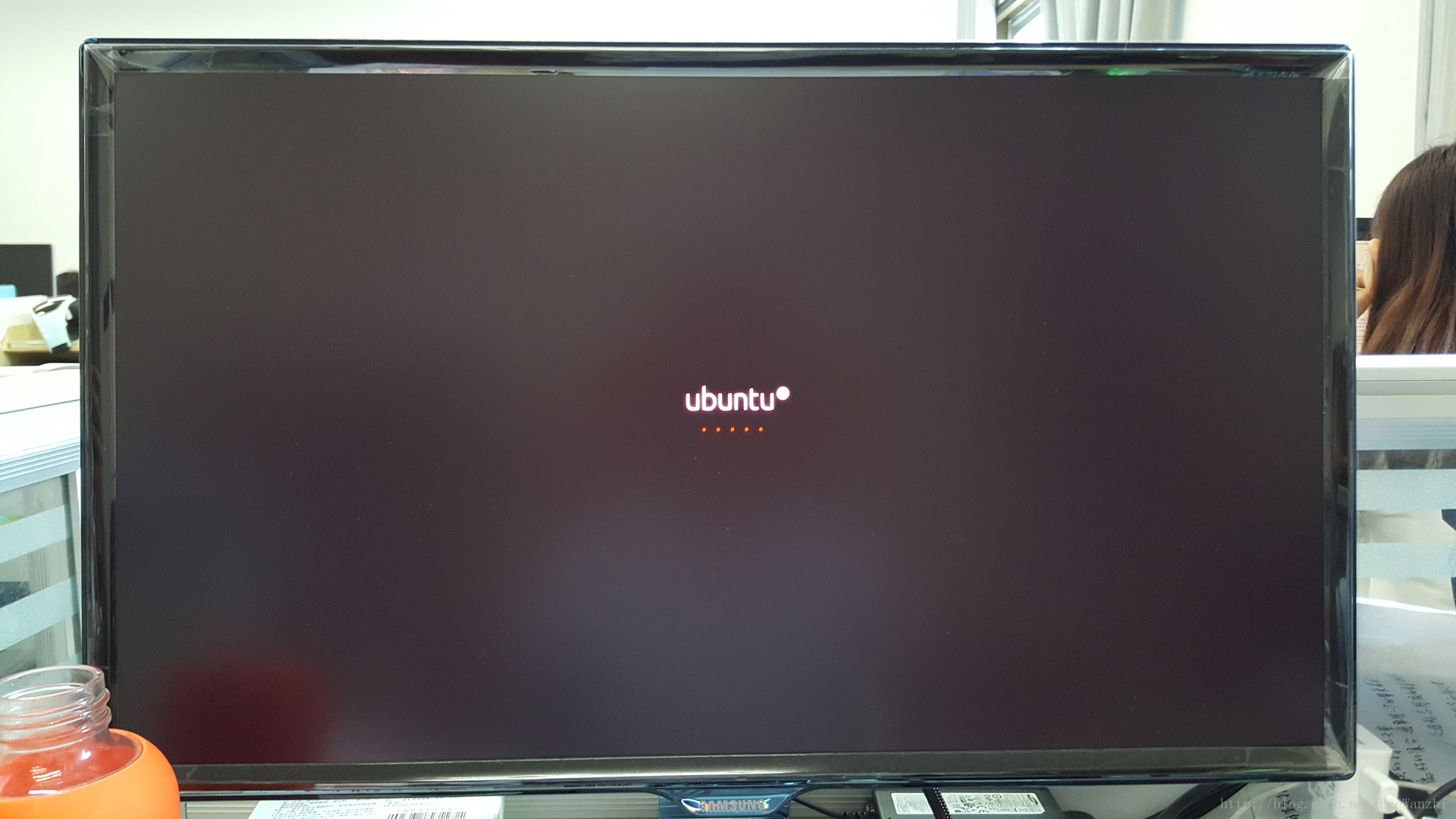 出现ubuntu的logo