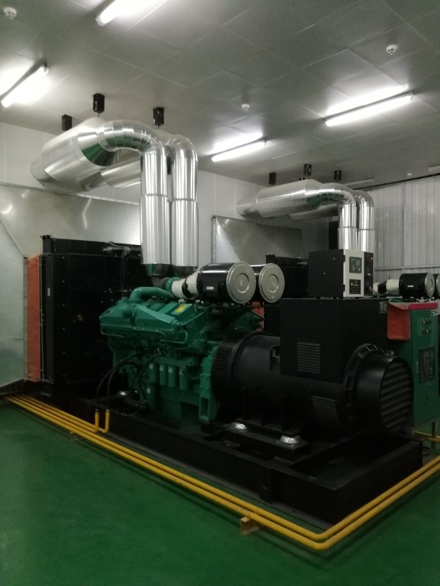 2.机房柴油发电机1.机房走廊.